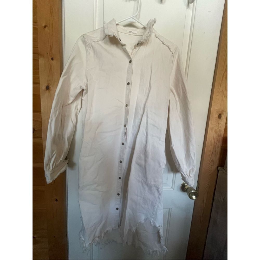 Mod Ref women’s city duster M, snap closure raw hem off white snap sleeve cuffs